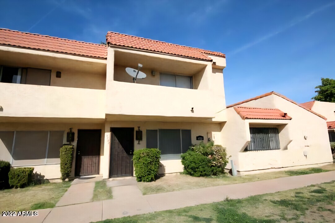 4722 W Rose Ln in Glendale, AZ - Foto de edificio