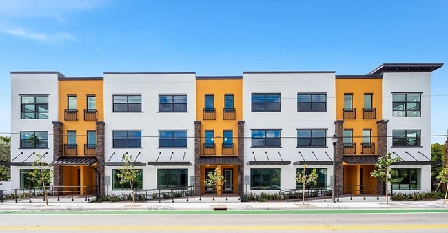 property at 1405 N Dixie Hwy
