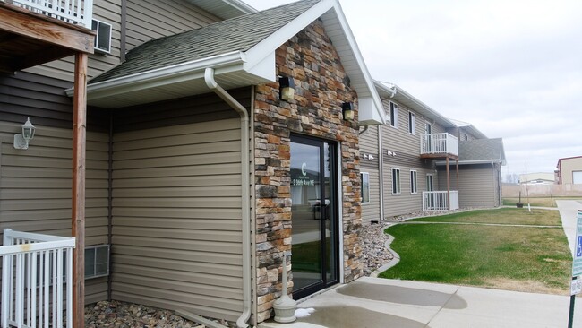 Cobblestone Apartments in Minot, ND - Foto de edificio - Building Photo