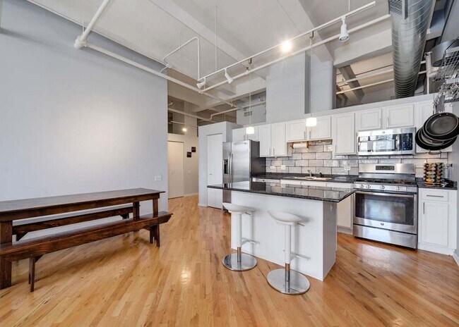 500 S Clinton St, Unit 745 in Chicago, IL - Building Photo - Building Photo