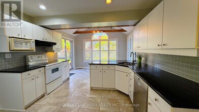 2251 Constance Dr in Oakville, ON - Building Photo - Building Photo