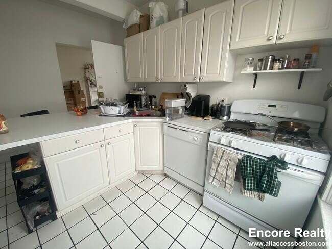 530 Cambridge St, Unit 3