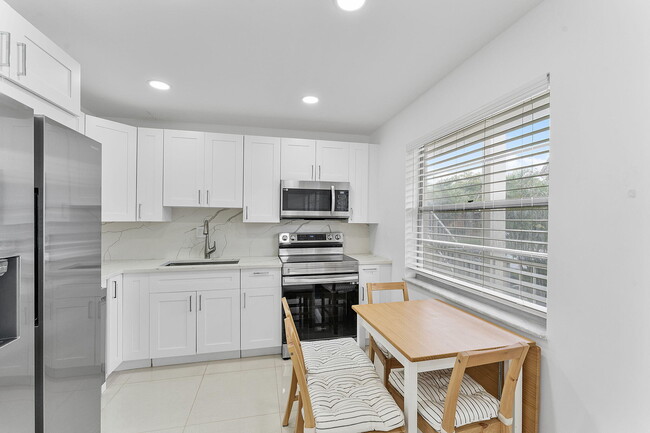 340 NW 19th St in Boca Raton, FL - Building Photo - Building Photo