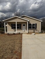 67 Woodsdale Pl SE in Concord, NC - Building Photo