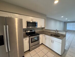 260 SW 8th Ave in Hallandale Beach, FL - Building Photo - Building Photo