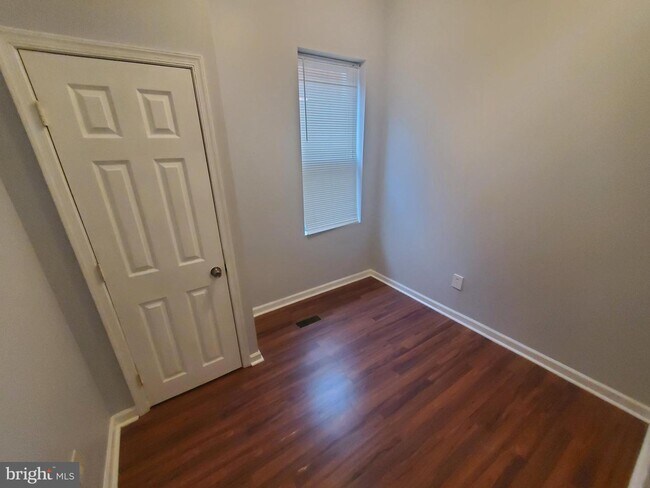 22 W Sharpnack St photo'