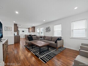 1428 Bennaville Ave in Birmingham, MI - Building Photo - Building Photo