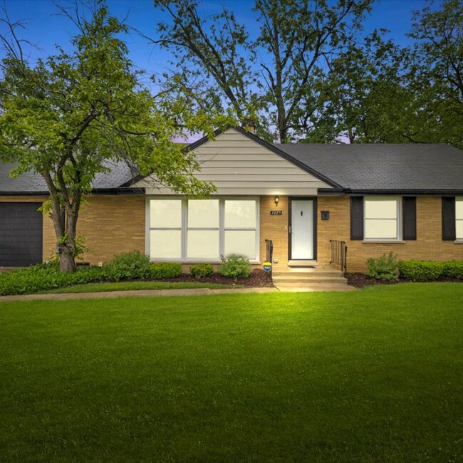 1025 Suffolk Ave in Westchester, IL - Building Photo - Building Photo