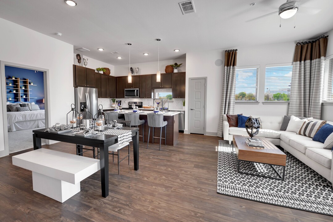 Aspen at Mercer Crossing in Farmers Branch, TX - Building Photo