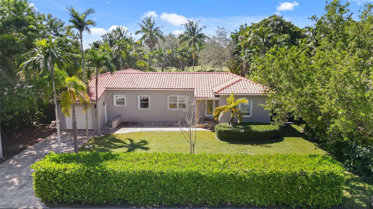 10626 NE 10th Ct in Miami Shores, FL - Building Photo