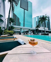 1395 Brickell Ave in Miami, FL - Foto de edificio - Building Photo