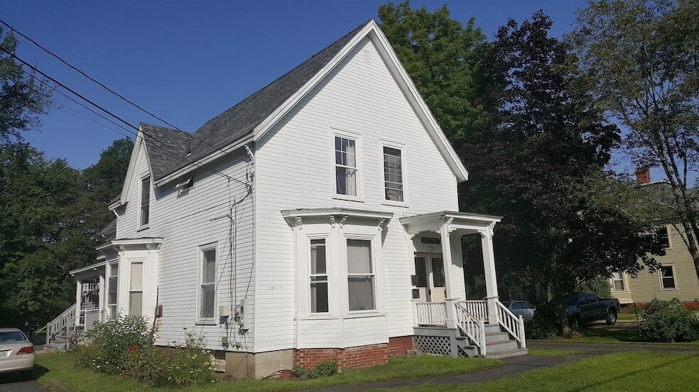 73 Charles St, Unit 2 in Rochester, NH - Building Photo