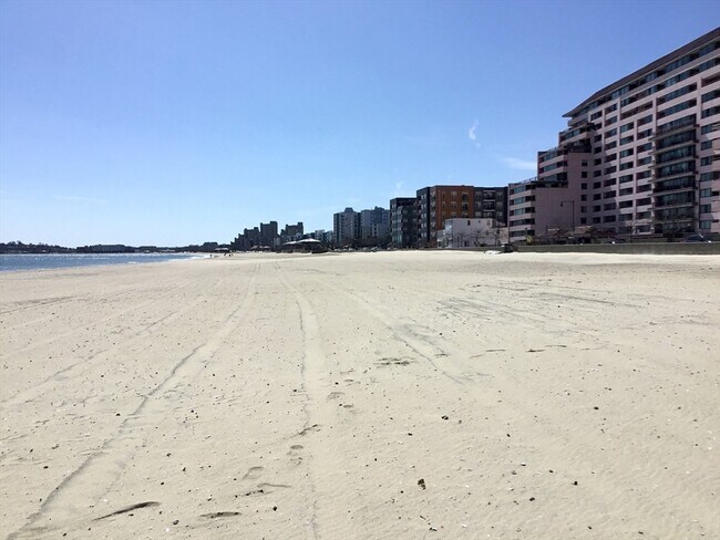 363 Revere Beach Blvd, Unit 2 in Revere, MA - Foto de edificio - Building Photo