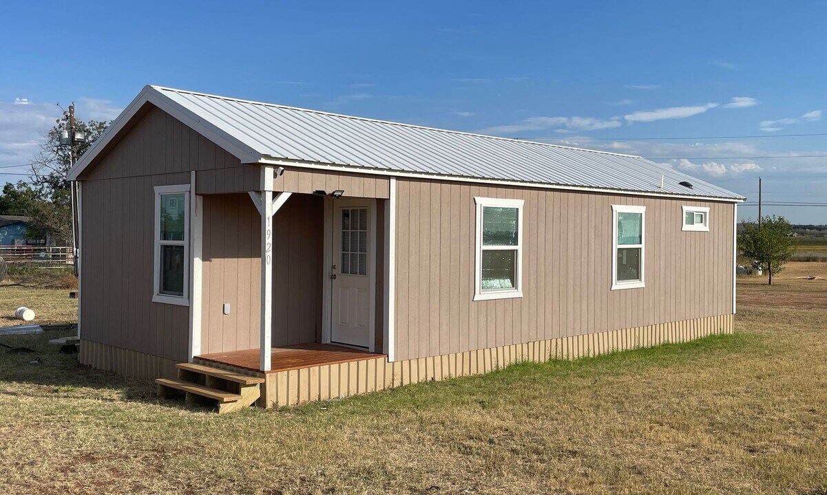 1920 Bond St in Snyder, TX - Building Photo