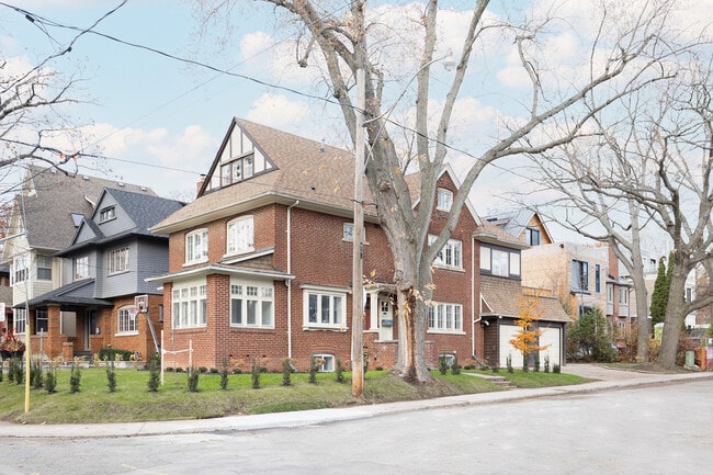 53 Clifton Rd in Toronto, ON - Building Photo - Building Photo