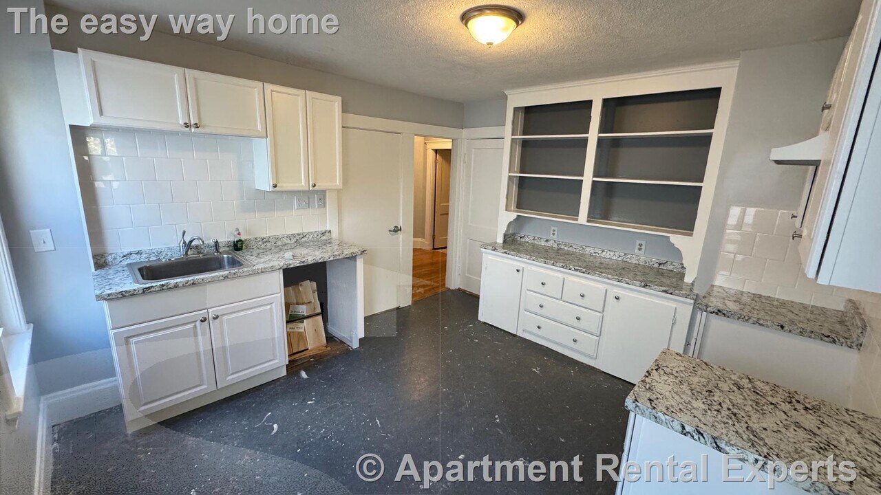 54 Hooker Ave in Somerville, MA - Building Photo