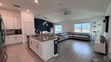 5635 NW Pine Trail Cir in Port St. Lucie, FL - Building Photo - Building Photo