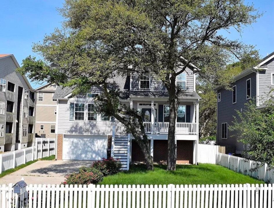9519 4th Bay St in Norfolk, VA - Building Photo
