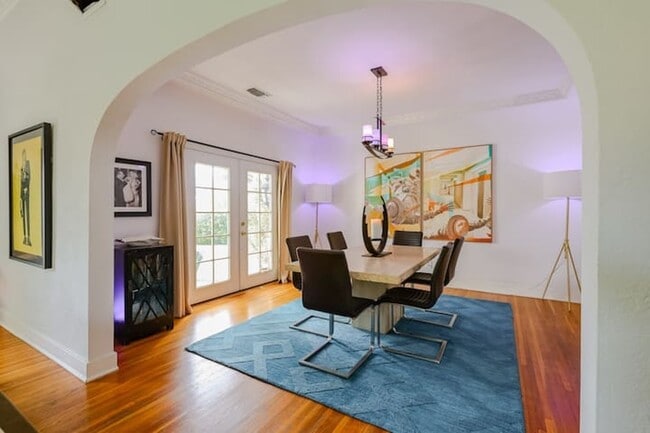 1203 S Rimpau Blvd in Los Angeles, CA - Foto de edificio - Building Photo