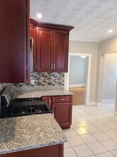 194 Howard St, Unit #2 in Brockton, MA - Foto de edificio - Building Photo