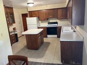 100 N 80th St, Unit Lower in Milwaukee, WI - Building Photo - Building Photo