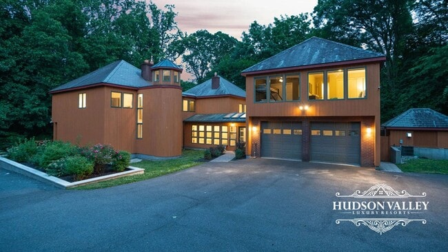property at 101 S Manor Dr