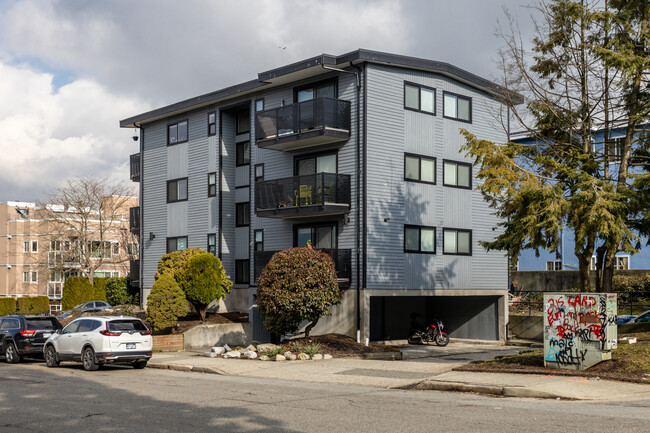 234 Templeton Dr N in Vancouver, BC - Building Photo - Building Photo