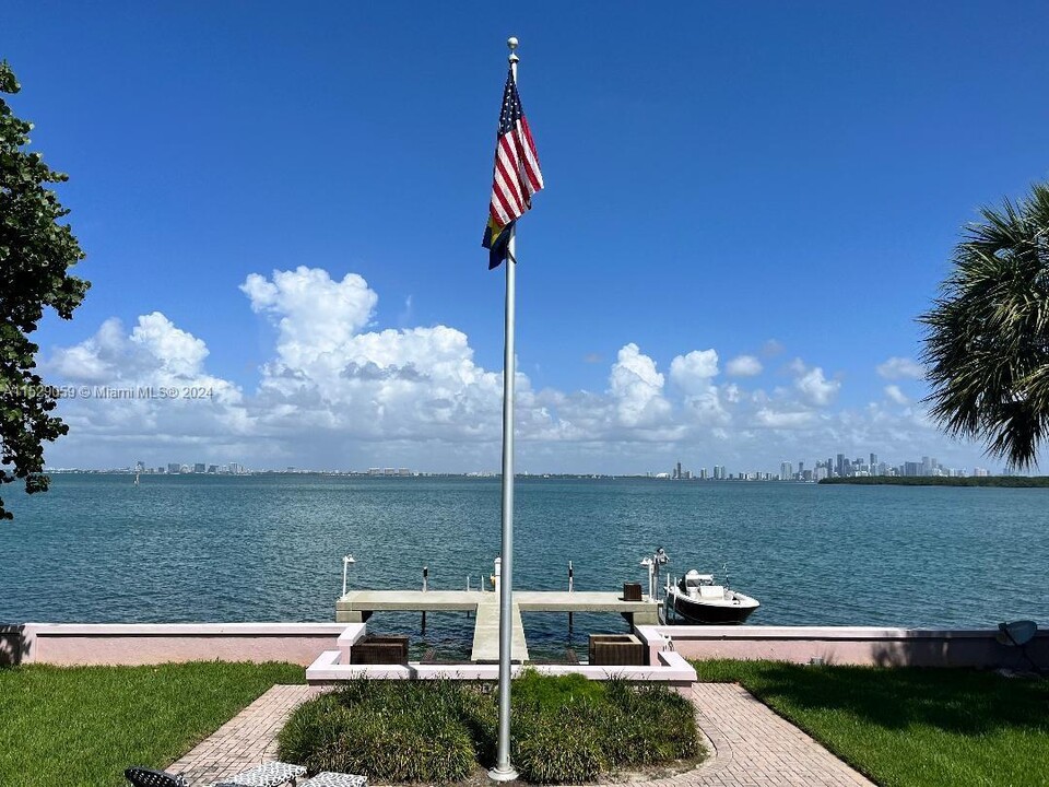 280 Harbor Dr in Key Biscayne, FL - Building Photo