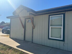 332 37th St in Lubbock, TX - Building Photo