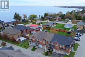 45 Seabreeze Crescent in Hamilton, ON - Building Photo - Building Photo