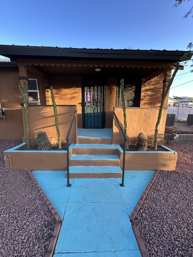 property at 471 W Heiner Dr