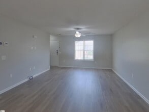 430 Clark Glen Dr in Inman, SC - Building Photo - Building Photo