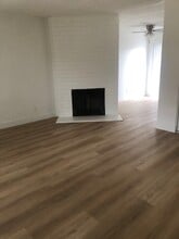 Park Village Apartments in Buena Park, CA - Foto de edificio - Building Photo