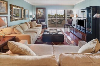 220 Kings Point Dr in Sunny Isles Beach, FL - Building Photo - Building Photo