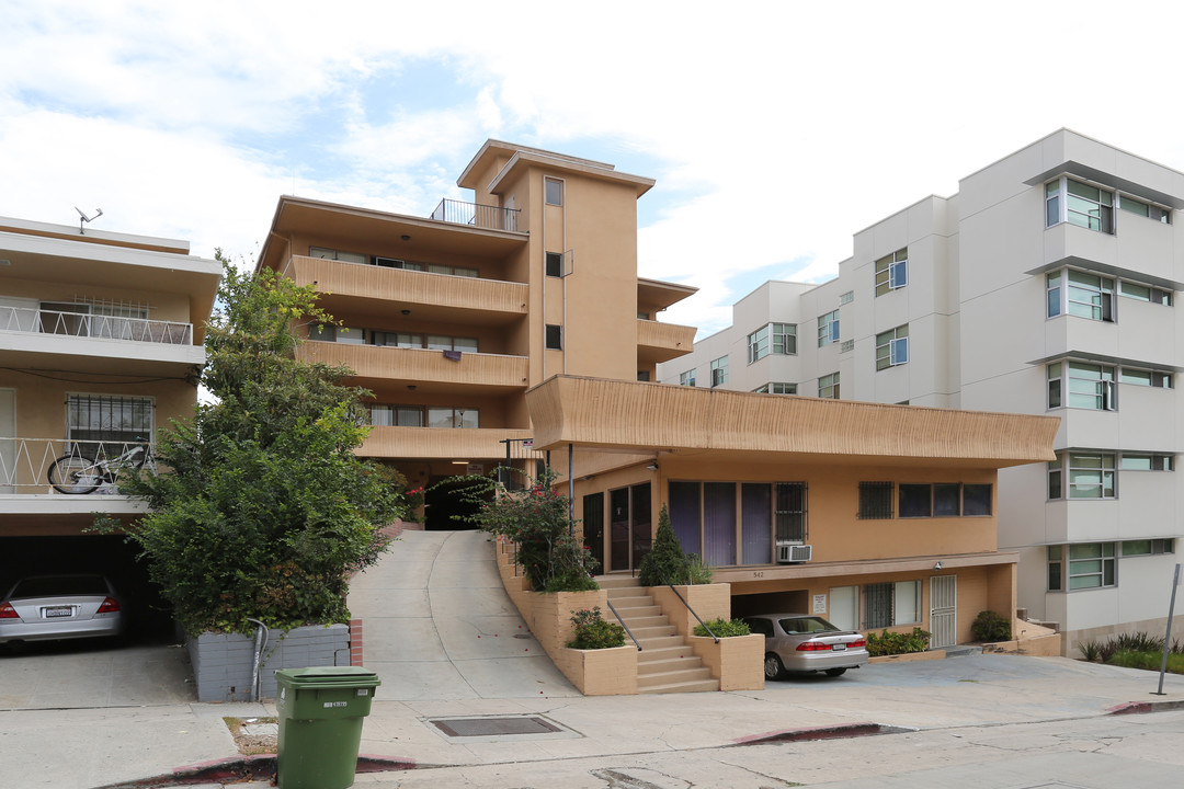 542 Glenrock Ave in Los Angeles, CA - Building Photo