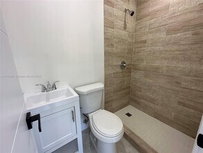 1102 NW 103rd St-Unit -B in Miami, FL - Building Photo - Building Photo