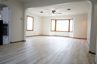 214 S Shady Bend Rd in Grand Island, NE - Building Photo - Building Photo