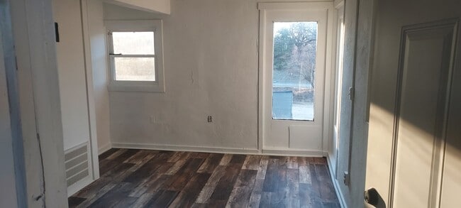 2802 S Main St, Unit #3 in Rockford, IL - Foto de edificio - Building Photo