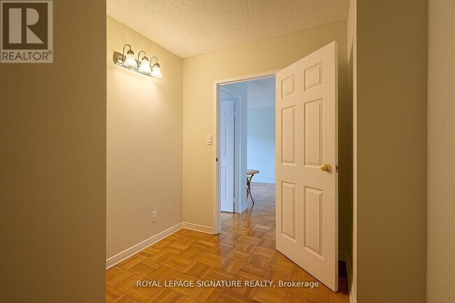 990 Avenue Rd in Toronto, ON - Building Photo - Building Photo