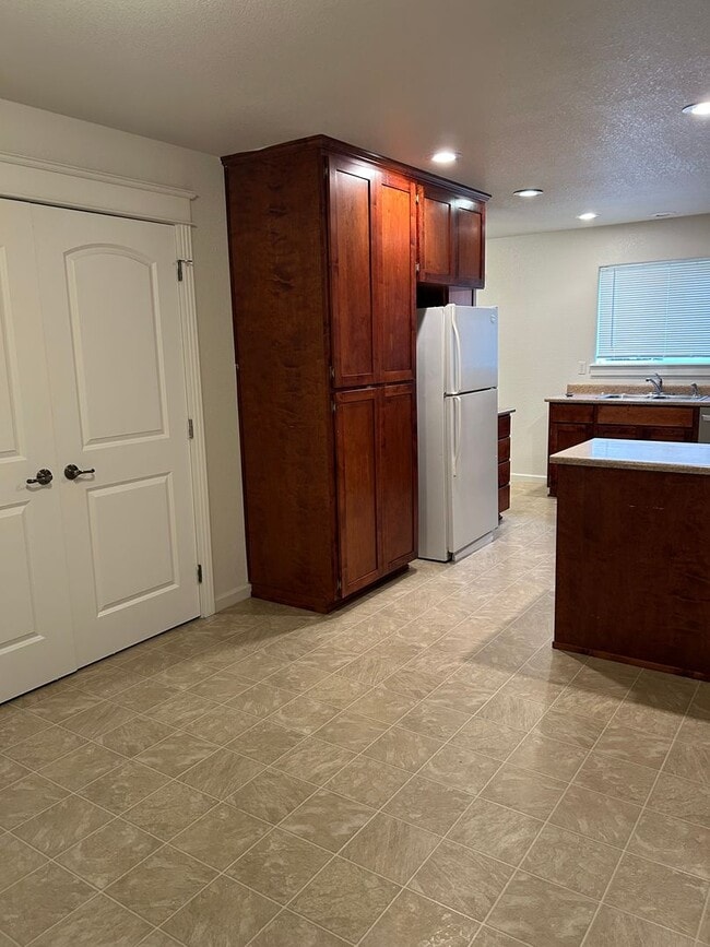 3284 Bursell Rd in Central Point, OR - Building Photo - Building Photo