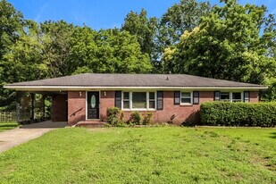 1021 Sylvia Cir in Rock Hill, SC - Building Photo