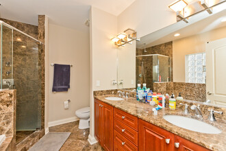 2414 W Moffat St, Unit 1 in Chicago, IL - Building Photo - Building Photo