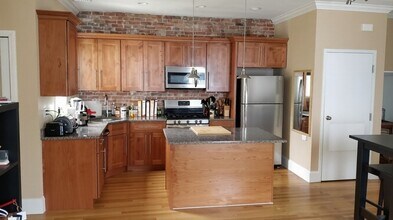 11 Sargent Ave in Somerville, MA - Building Photo - Building Photo