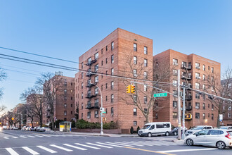 65-10 108th St in Forest Hills, NY - Building Photo - Building Photo