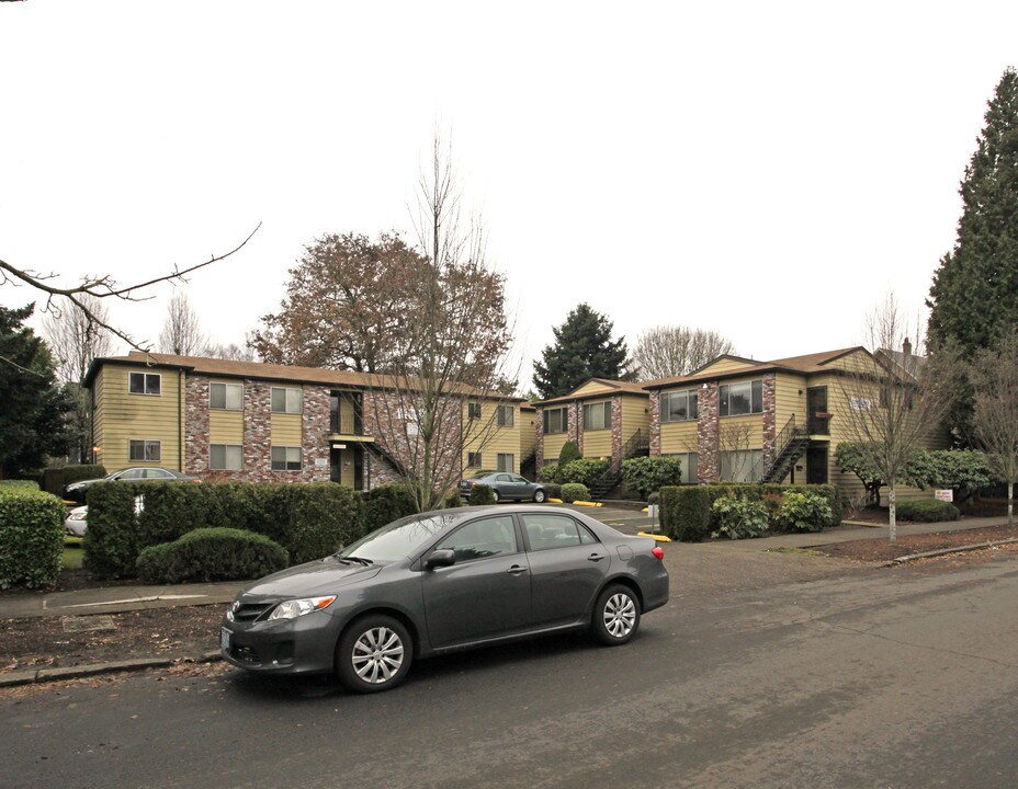 Devonshire in Portland, OR - Building Photo