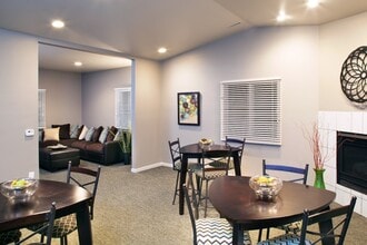 Barrington Park by Broadmoor in Sioux City, IA - Building Photo - Building Photo