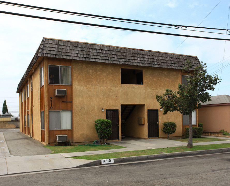 9710 Beverly St in Bellflower, CA - Building Photo