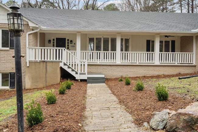 1504 Homestead Rd in Chapel Hill, NC - Building Photo - Building Photo