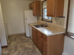 2206 SE Tacoma St in Portland, OR - Building Photo - Building Photo