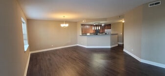 1 Itasca Pl, Unit TWO BEDS in Itasca, IL - Building Photo